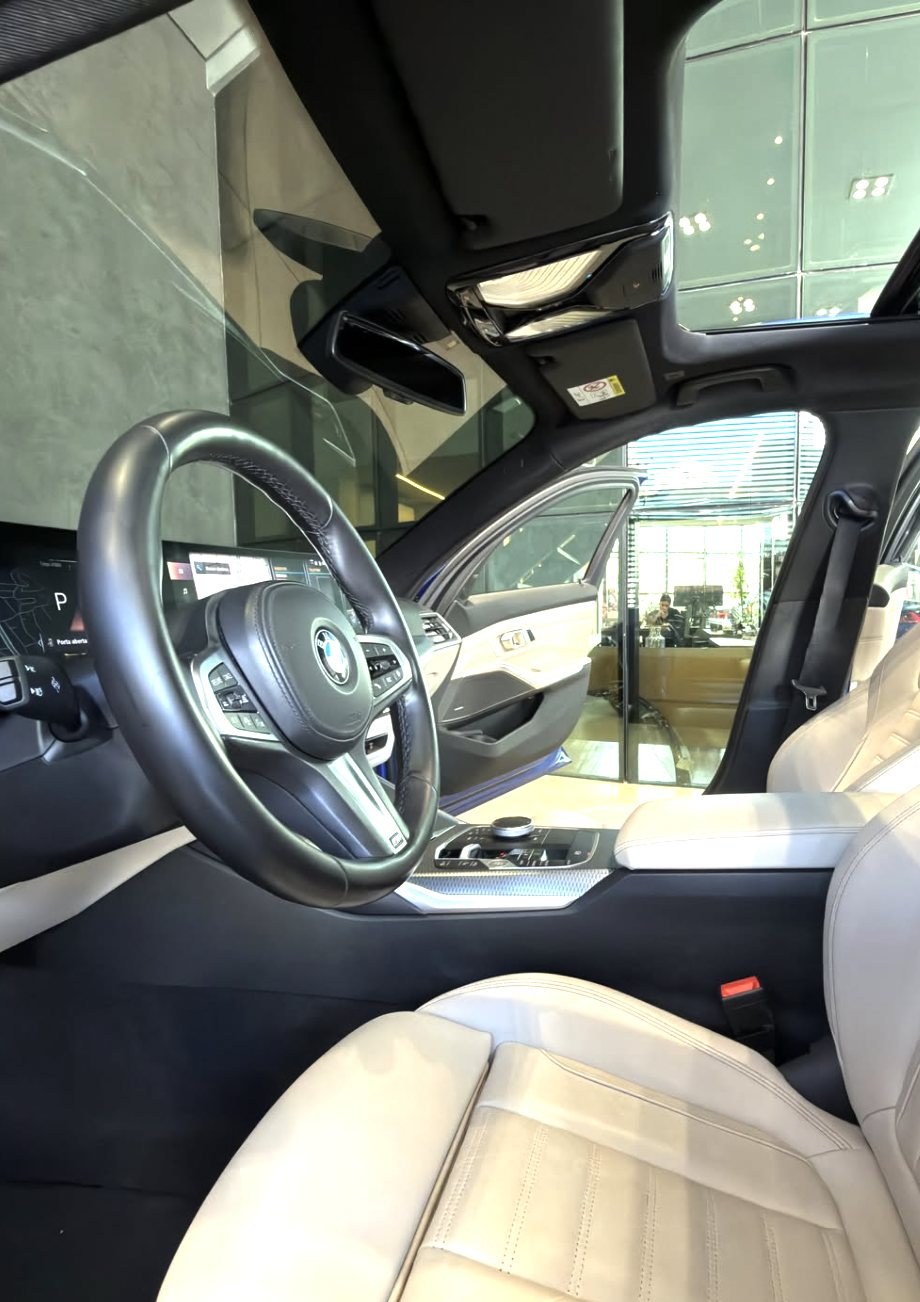 BMW 320i M Sport, interior